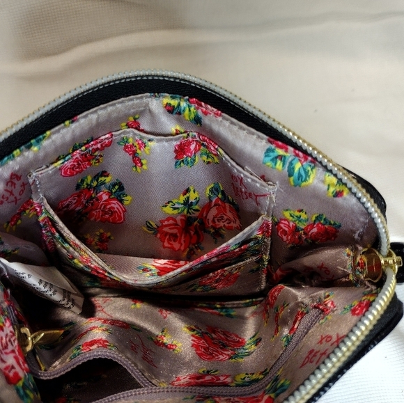 Betsey Johnson Black Etched Wristlet - Picture 5 of 7